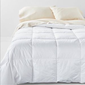 Casaluna ultra weight down comforter- full/queen